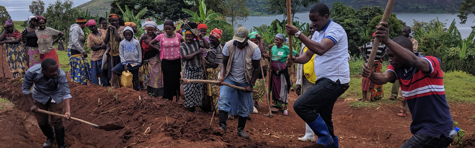 Farmers design the permagarden together in the DRC. Credit: Elin Duby, contracted by Mercy Corps, DRC