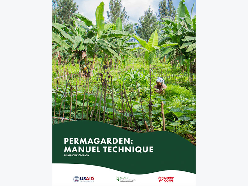 La troisième édition du Permagarden: manuel technique fournit des recommandations sur la manière d'appliquer les techniques de permagarden au- delà du site du jardin et dans toute la parcelle du ménage.